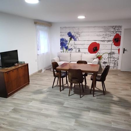 Ferienwohnung U Letiste Kněževes Exterior foto