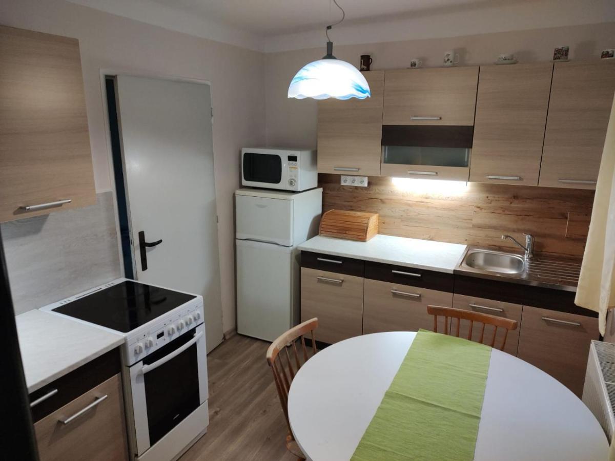 Ferienwohnung U Letiste Kněževes Exterior foto
