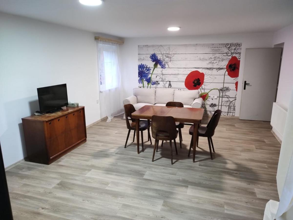 Ferienwohnung U Letiste Kněževes Exterior foto
